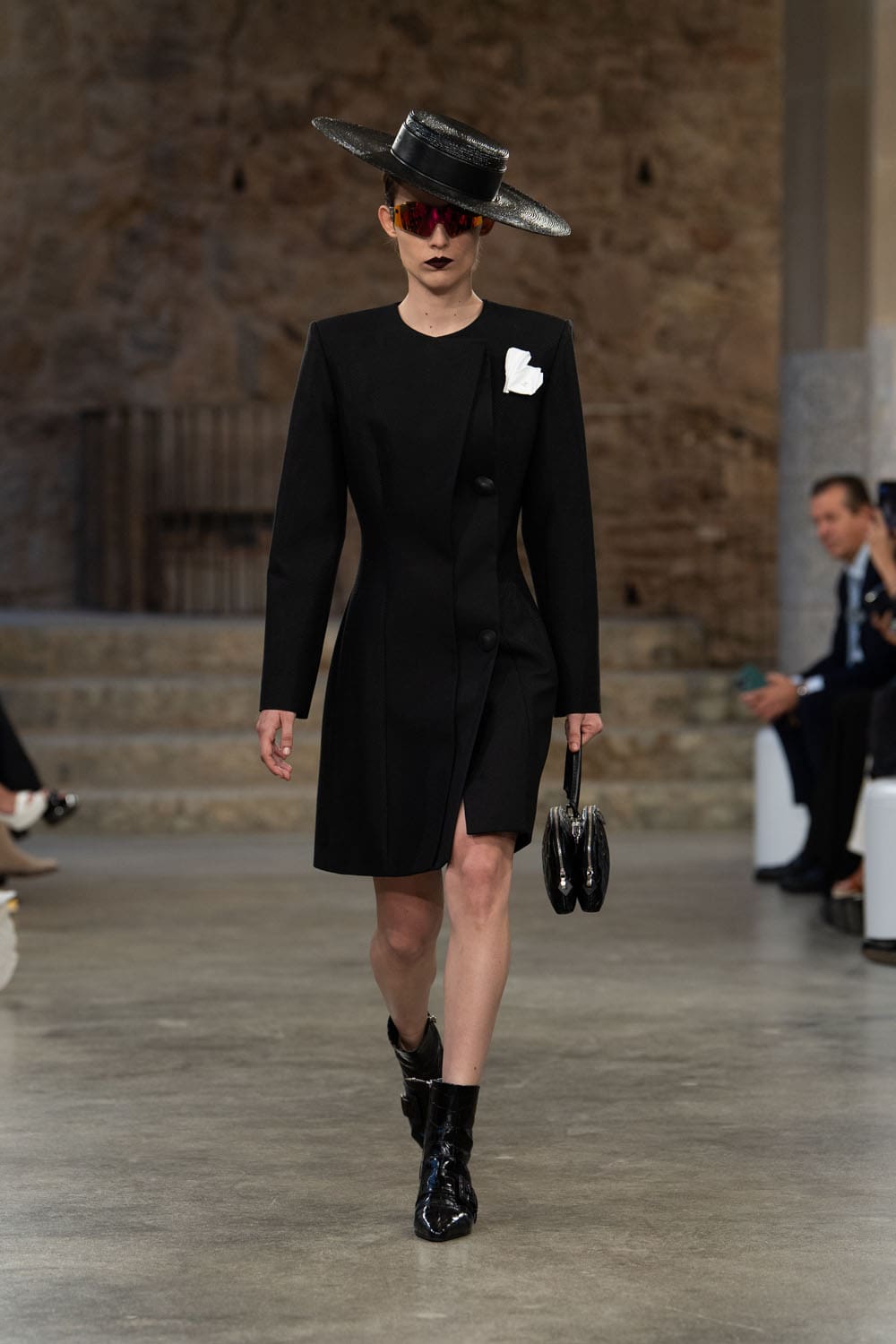 Louis Vuitton Kreuzfahrt 2025 Resort Runway Magazin (10)