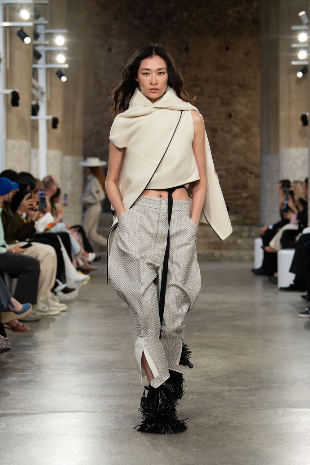 Louis Vuitton Kreuzfahrt 2025 Resort Runway Magazin (18)