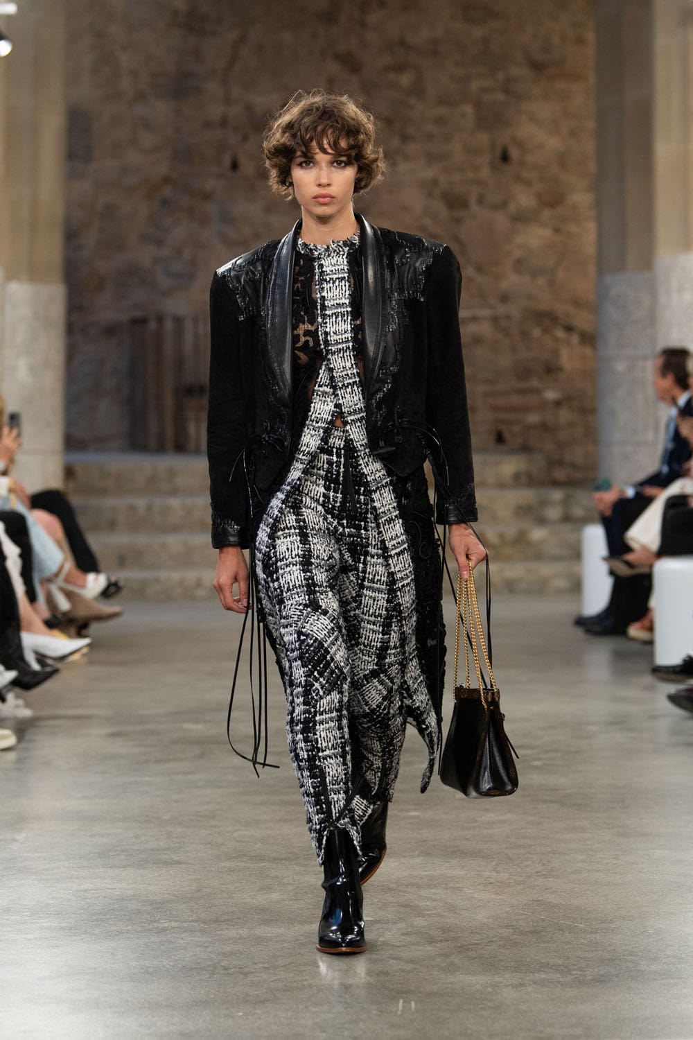 Louis Vuitton Kreuzfahrt 2025 Resort Runway Magazin (26)