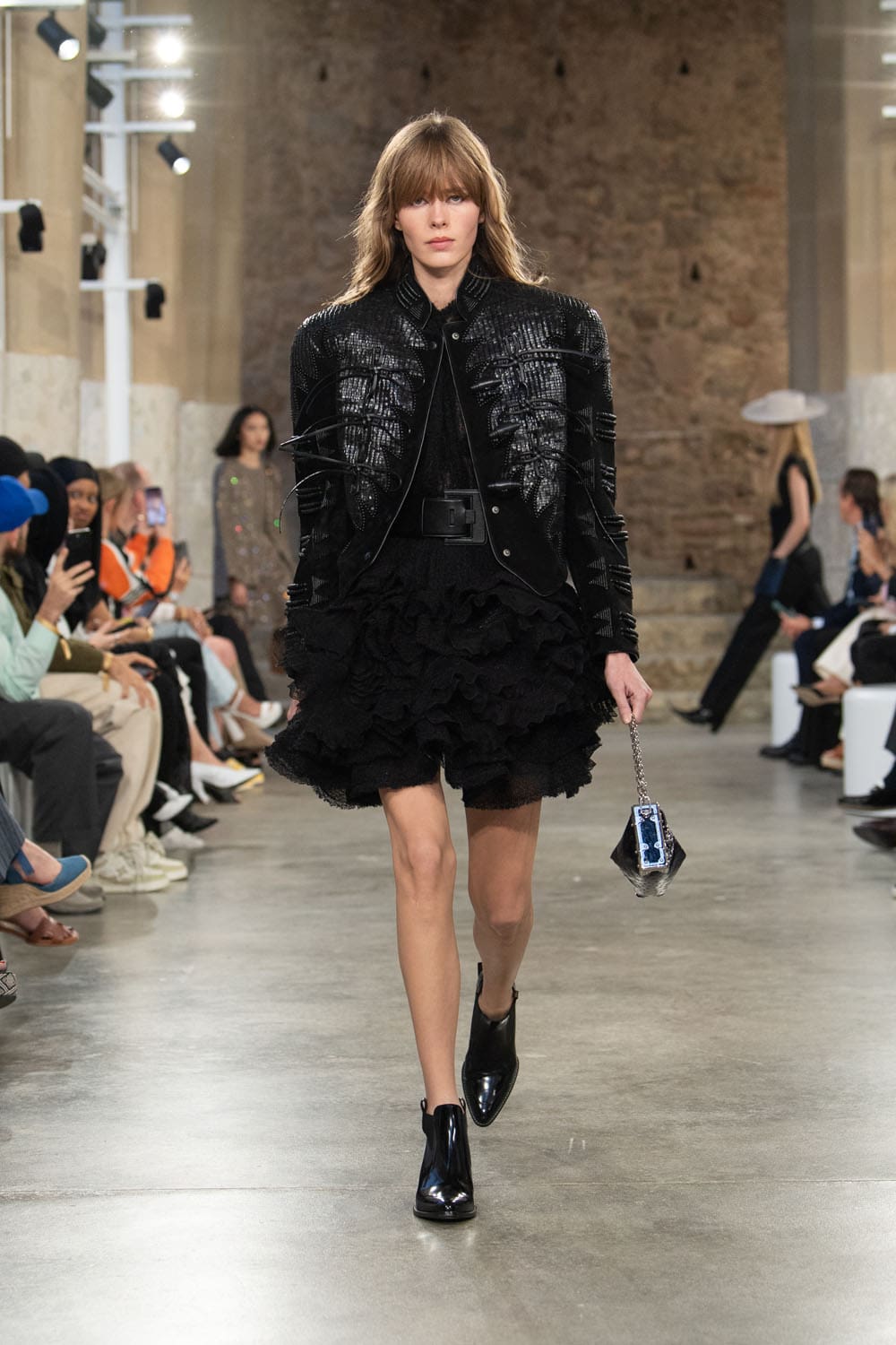 Louis Vuitton Kreuzfahrt 2025 Resort Runway Magazin (30)