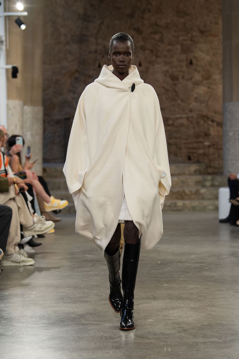 Louis Vuitton Kreuzfahrt 2025 Resort Runway Magazin (39)
