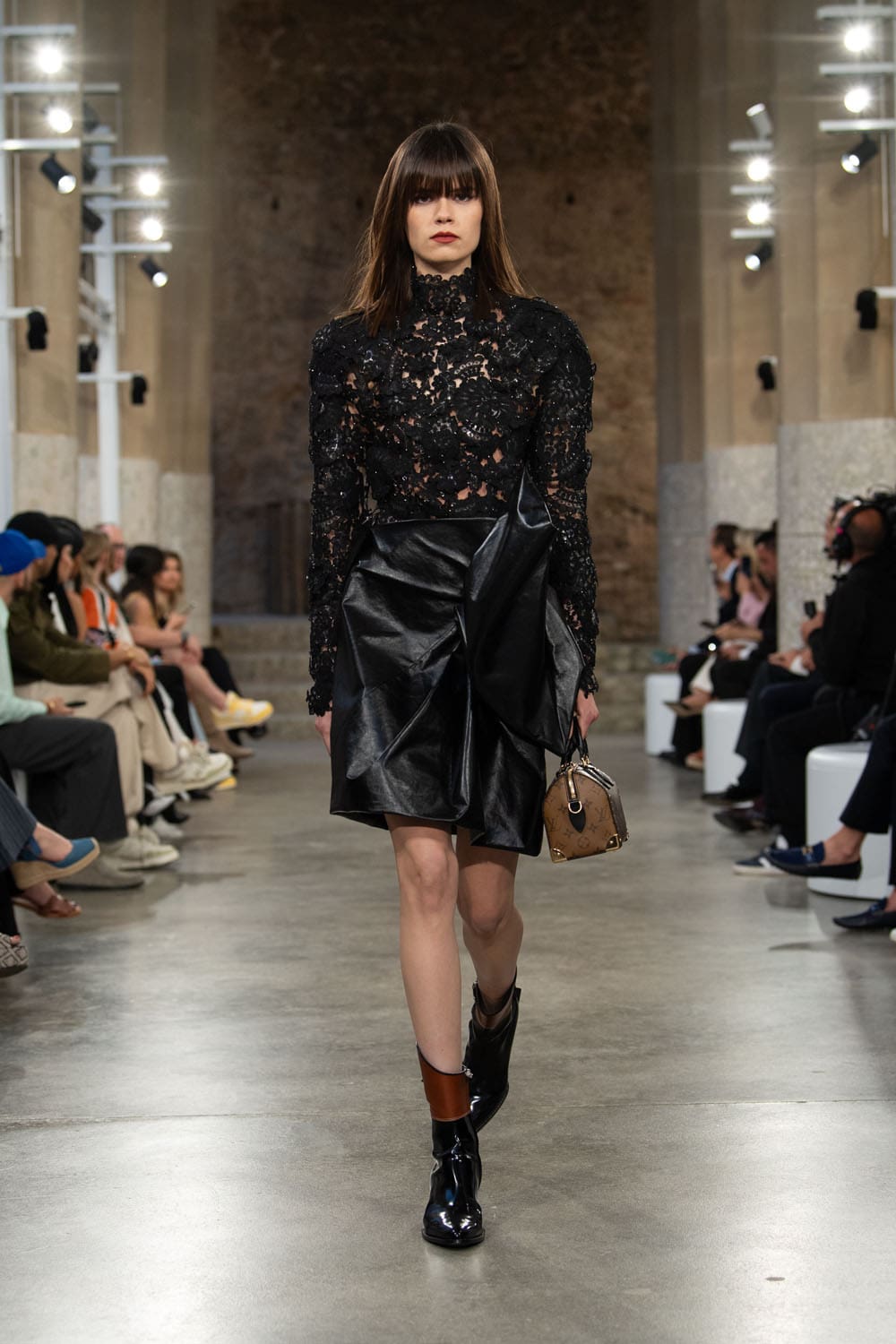 Louis Vuitton Kreuzfahrt 2025 Resort Runway Magazin (44)