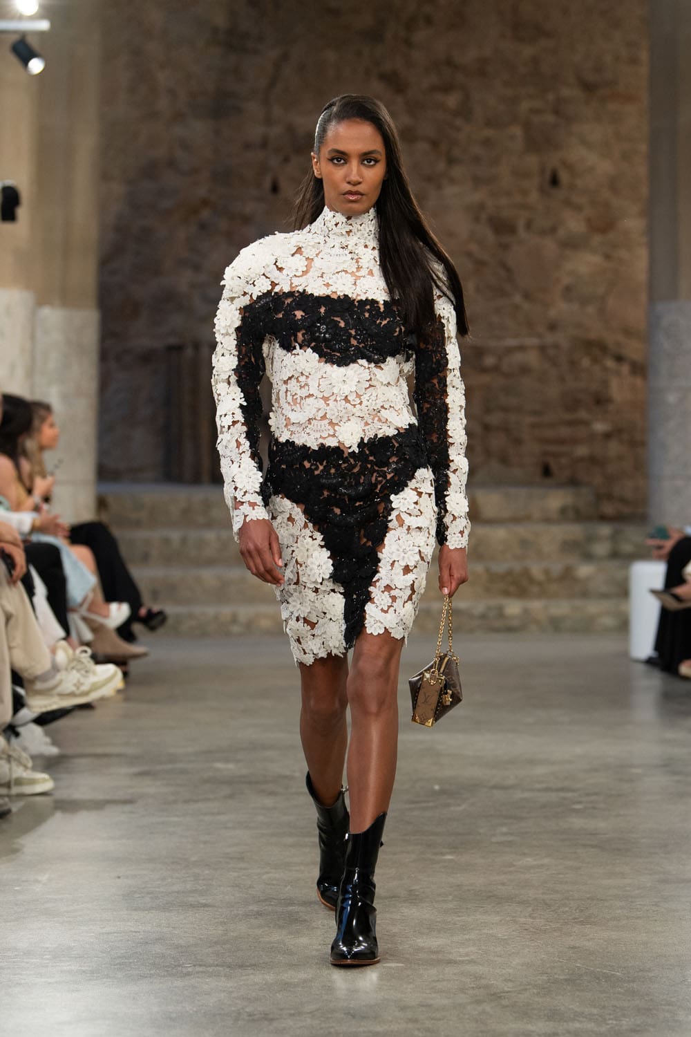 Louis Vuitton Kreuzfahrt 2025 Resort Runway Magazin (45)