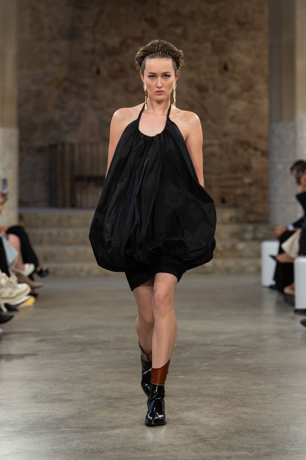 Louis Vuitton Kreuzfahrt 2025 Resort Runway Magazin (48)