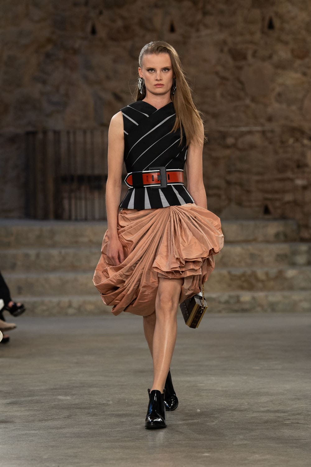 Louis Vuitton Kreuzfahrt 2025 Resort Runway Magazin (52)