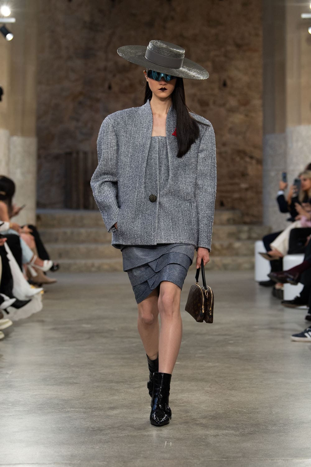 Louis Vuitton Kreuzfahrt 2025 Resort Runway Magazin (7)