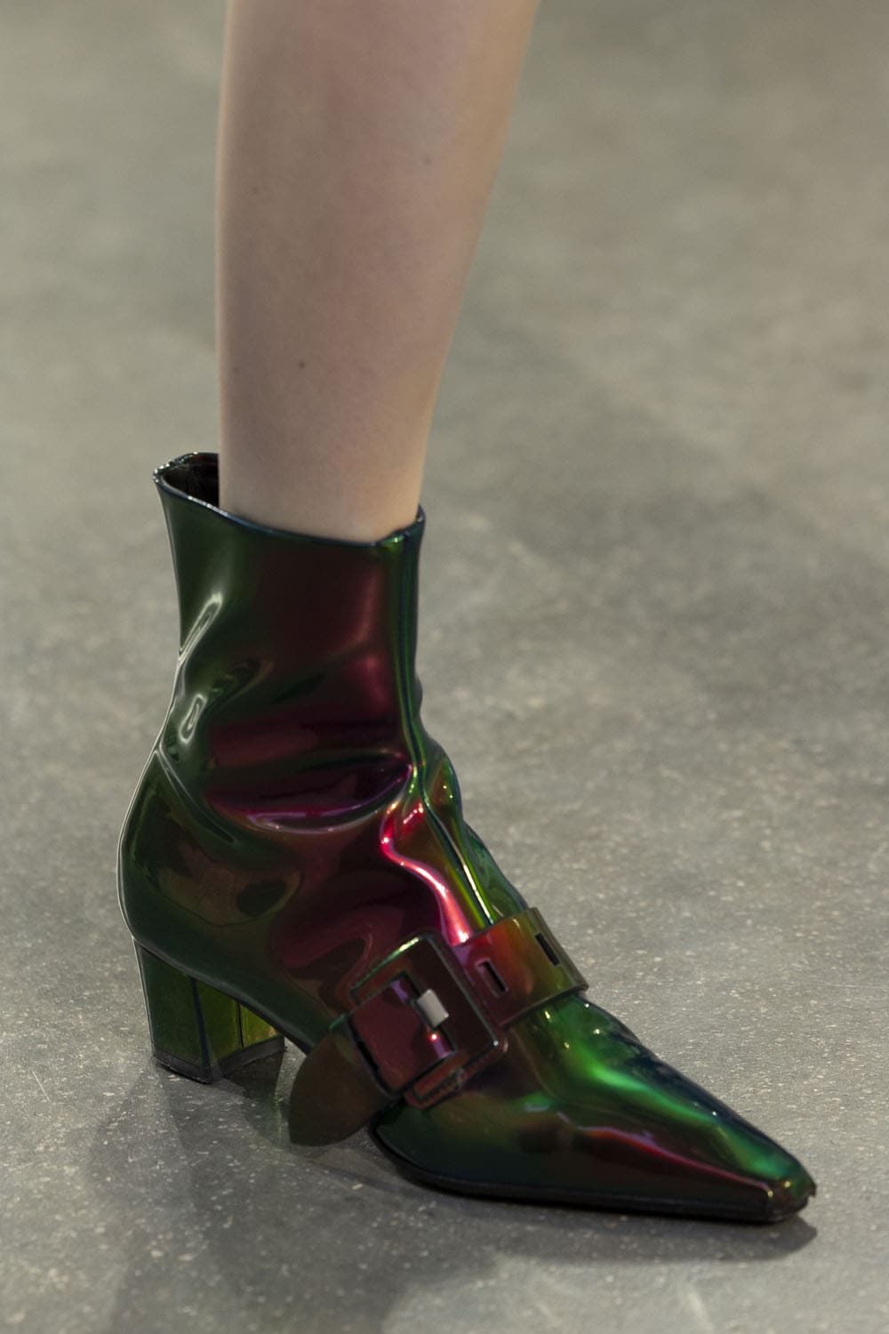 Louis Vuitton Cruise 2025 Resort-Schuhe Runway Magazin (4)