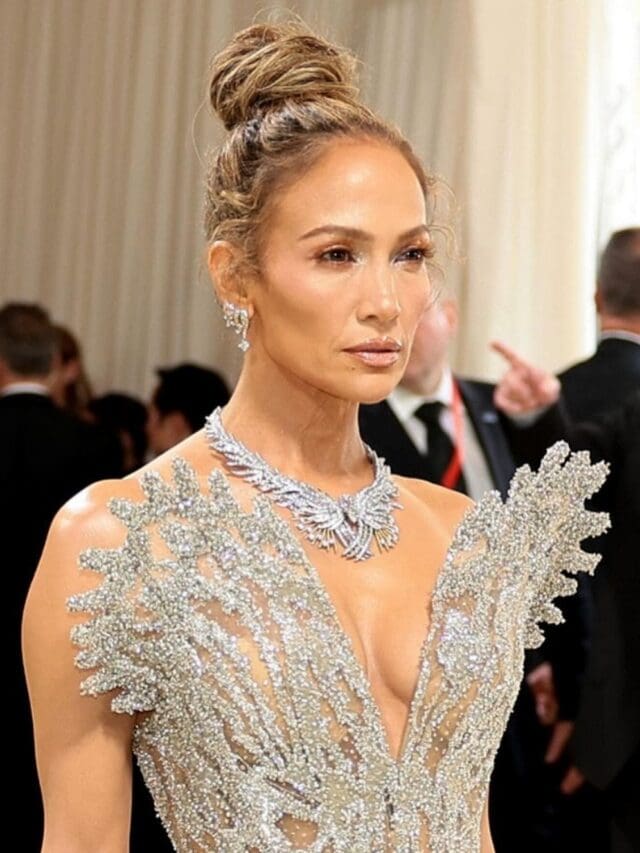Jennifer Lopez en Schiaparelli au Met Gala 2024