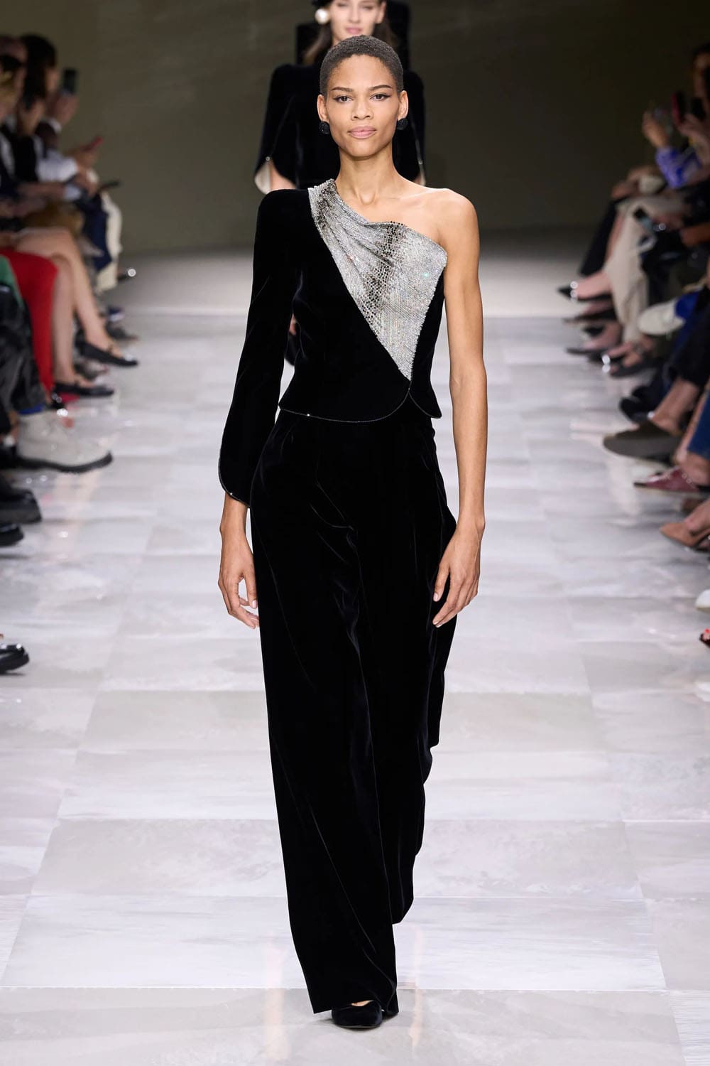 アルマーニ プリヴェ クチュール 秋冬 2024 2025 Runway 雑誌(12)