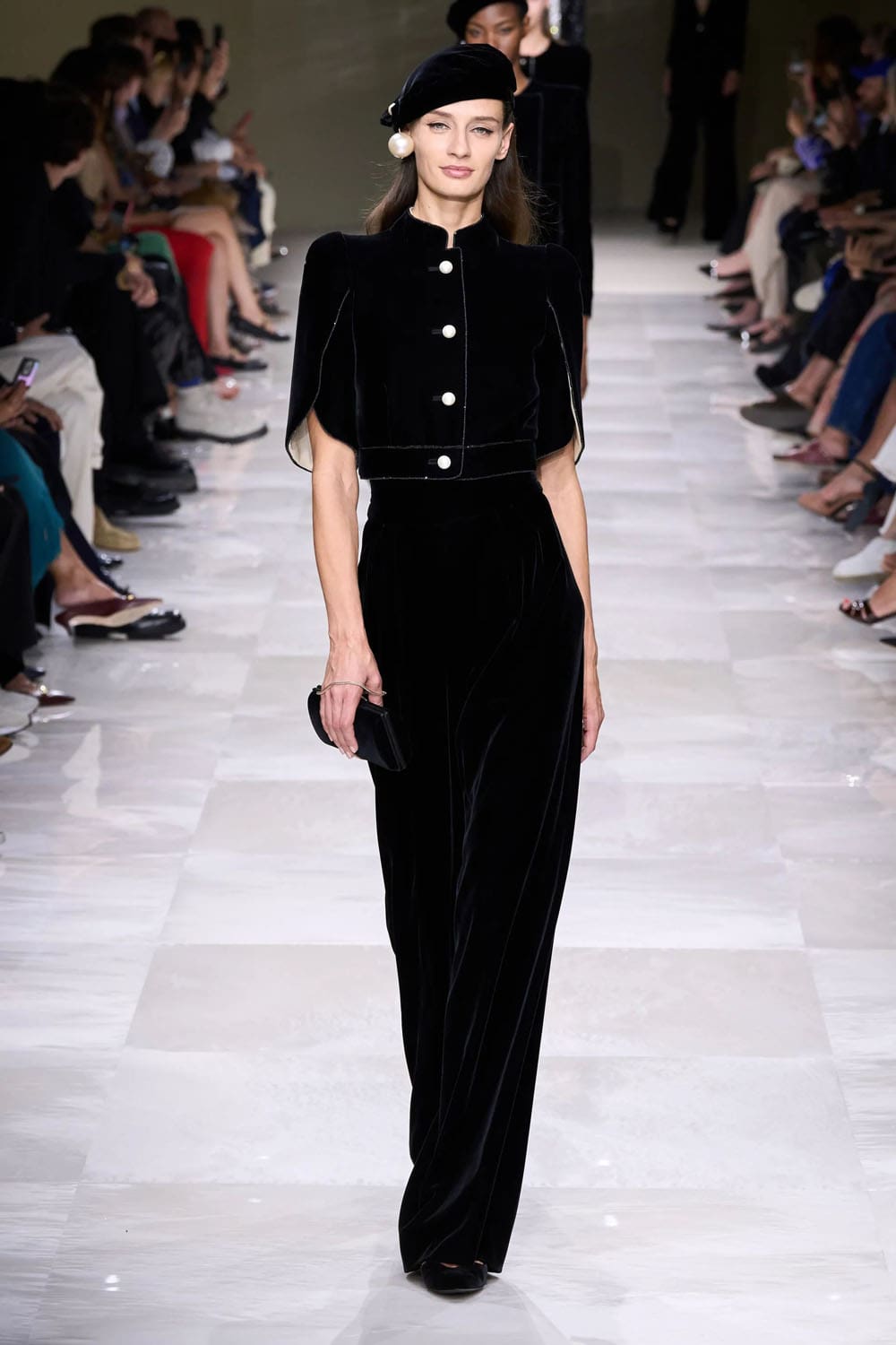 アルマーニ プリヴェ クチュール 秋冬 2024 2025 Runway 雑誌(13)