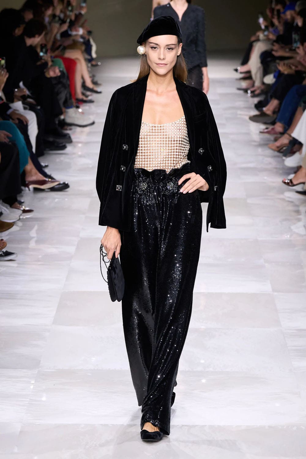 アルマーニ プリヴェ クチュール 秋冬 2024 2025 Runway 雑誌(18)