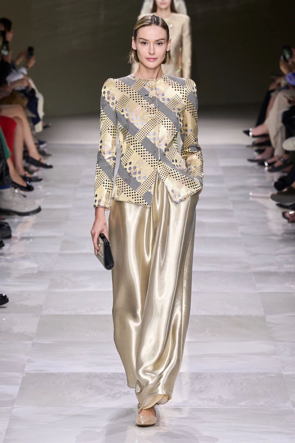 アルマーニ プリヴェ クチュール 秋冬 2024 2025 Runway 雑誌(2)