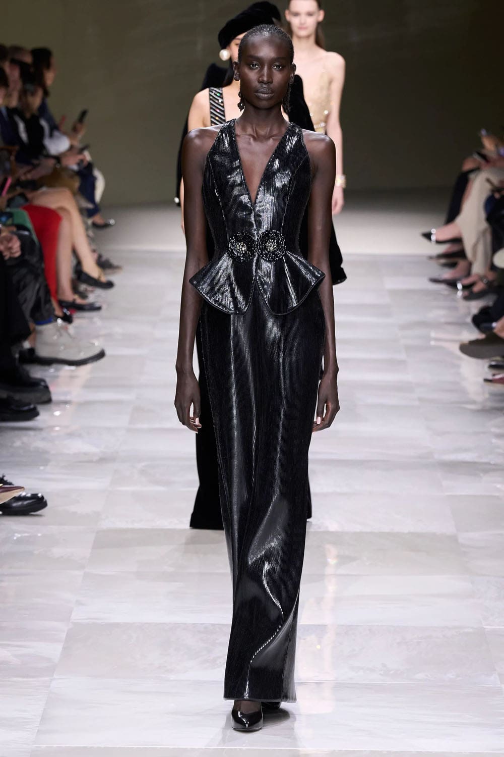 アルマーニ プリヴェ クチュール 秋冬 2024 2025 Runway 雑誌(24)