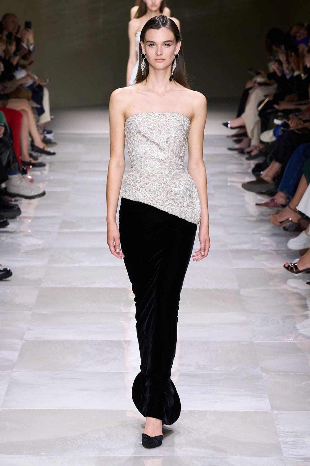 アルマーニ プリヴェ クチュール 秋冬 2024 2025 Runway 雑誌(34)