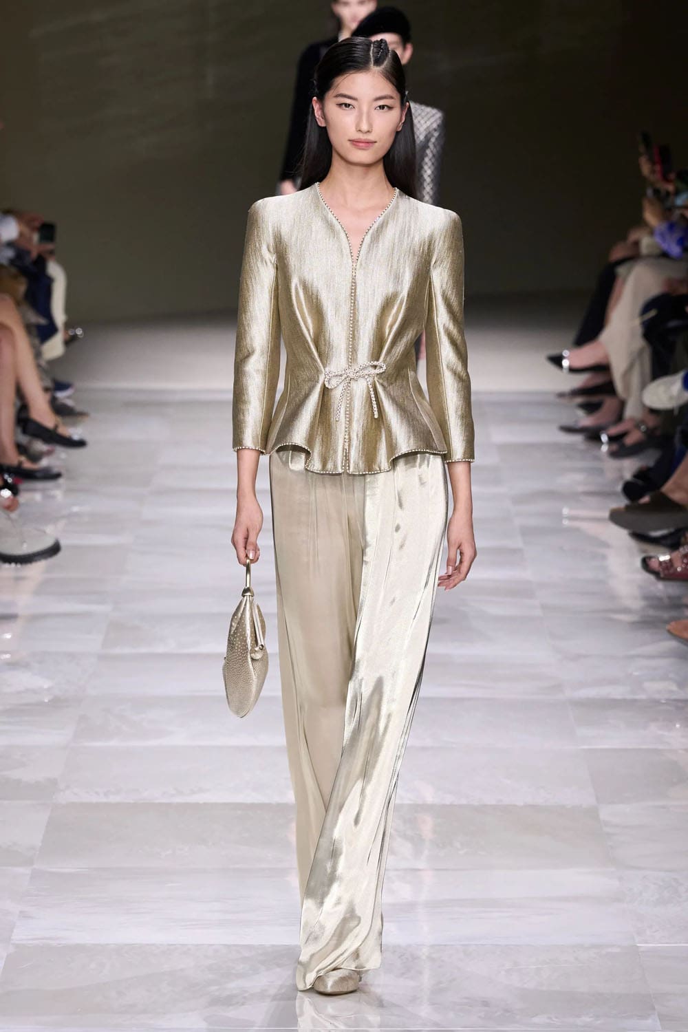 アルマーニ プリヴェ クチュール 秋冬 2024 2025 Runway 雑誌(7)