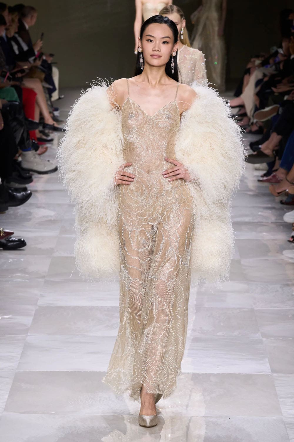 アルマーニ プリヴェ クチュール 秋冬 2024 2025 Runway 雑誌(82)