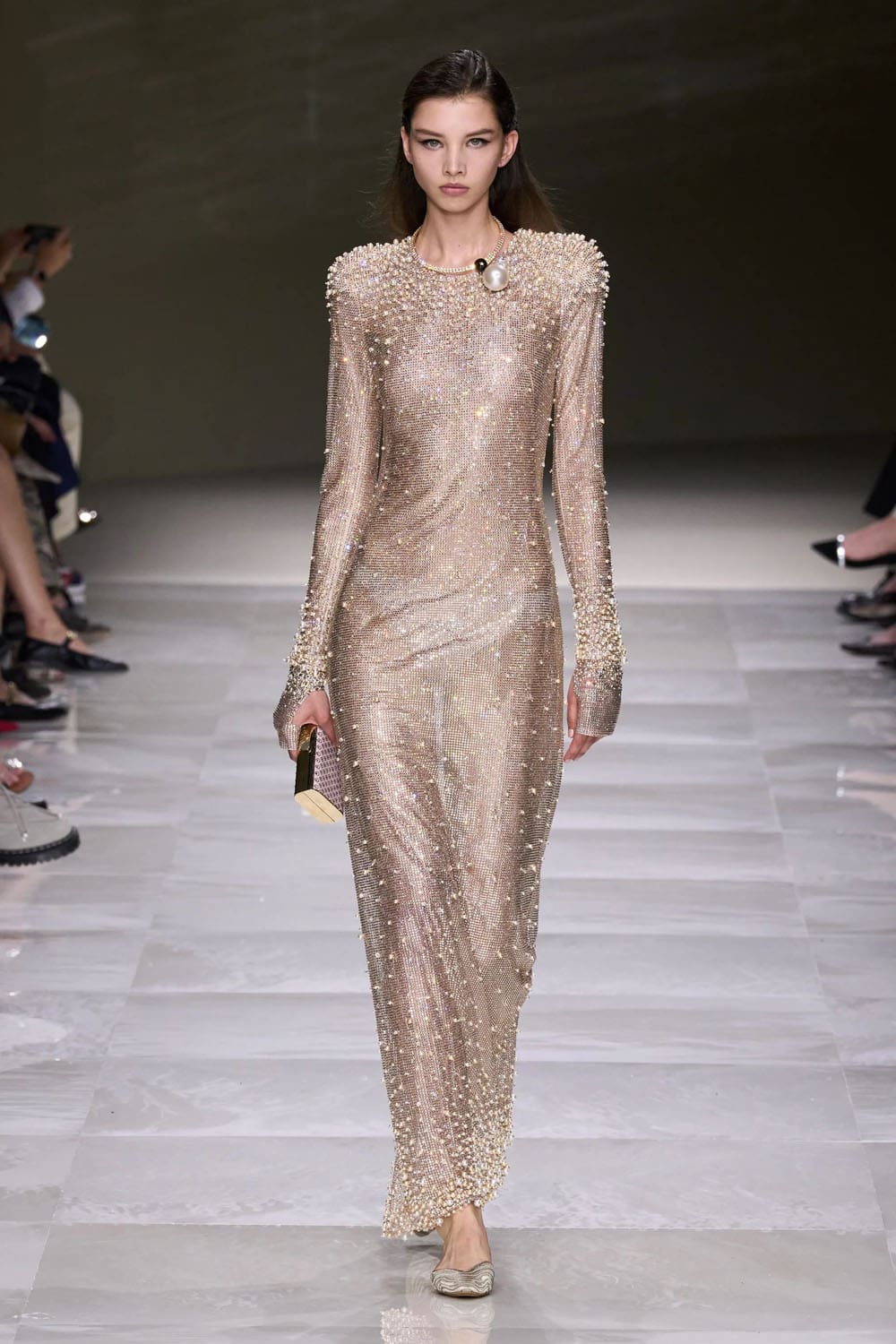 アルマーニ プリヴェ クチュール 秋冬 2024 2025 Runway 雑誌(88)