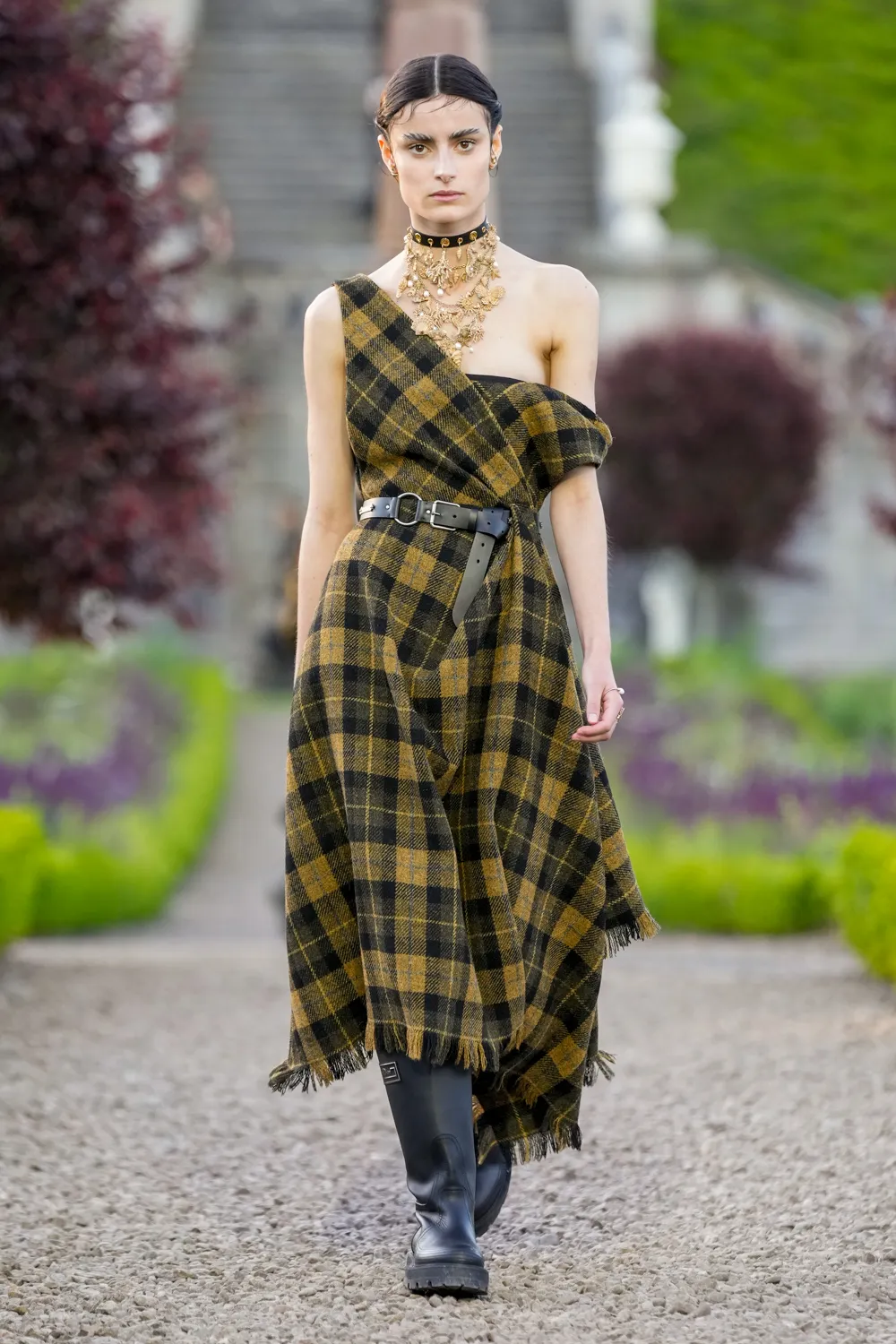 Dior Cruise 2025 Resort Scotland Runway Magazine (28)