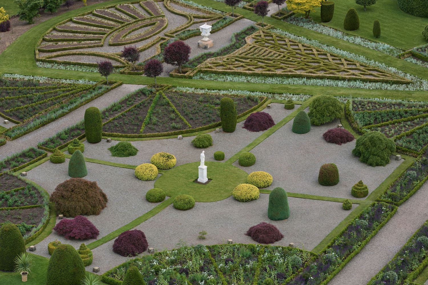 Dior Cruise 2025 Resort Scotland Setting Runway Magazine (13)