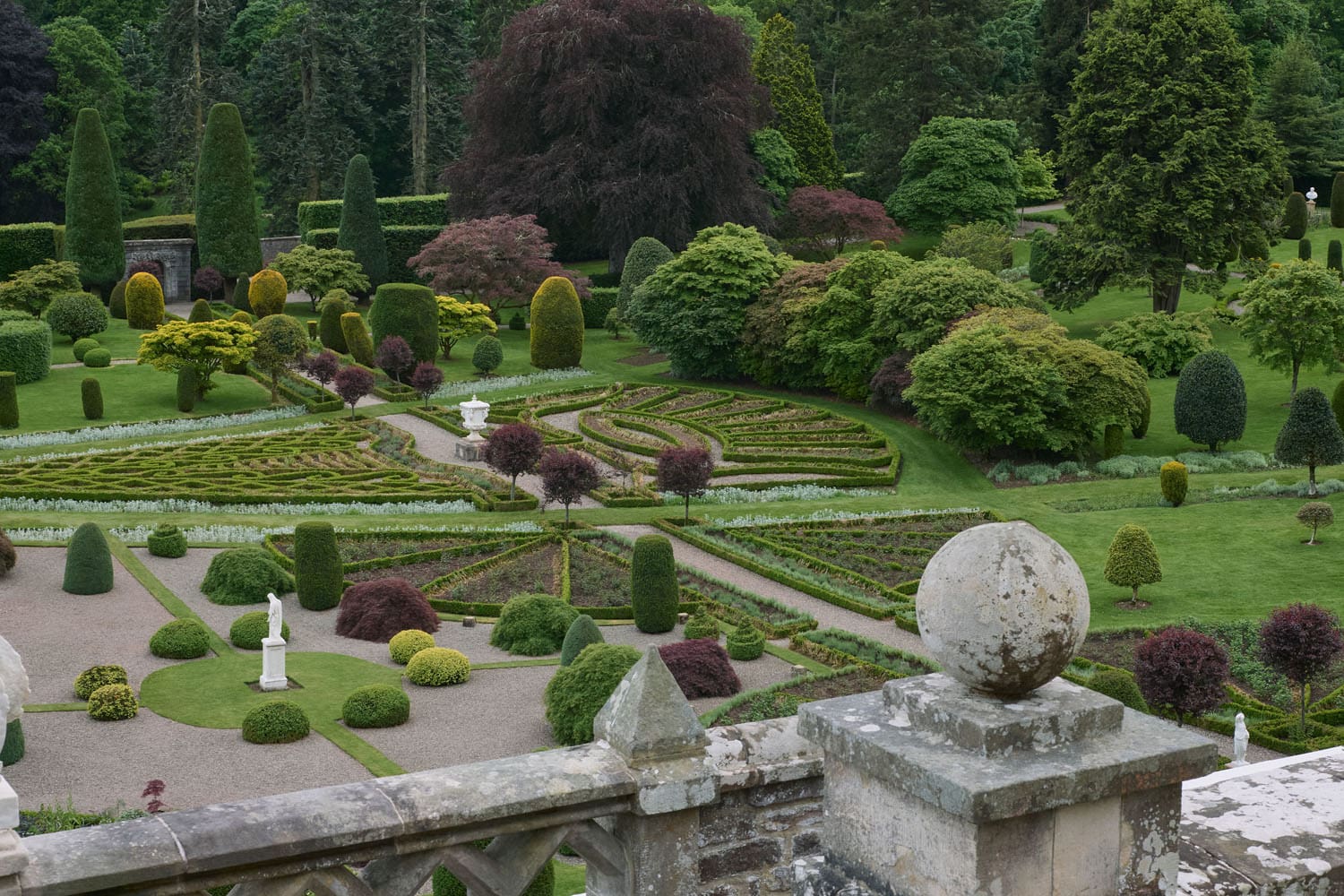 Dior Cruise 2025 Resort Scotland Setting Runway Magazine (15)
