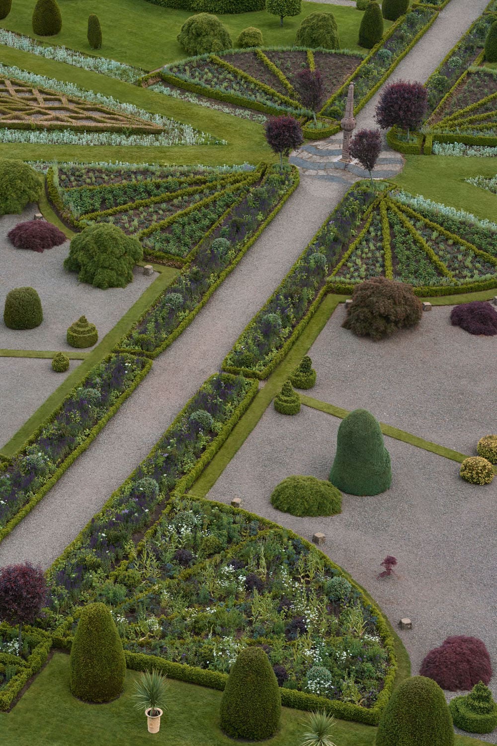 Dior Cruise 2025 Resort Scotland Setting Runway Magazine (16)