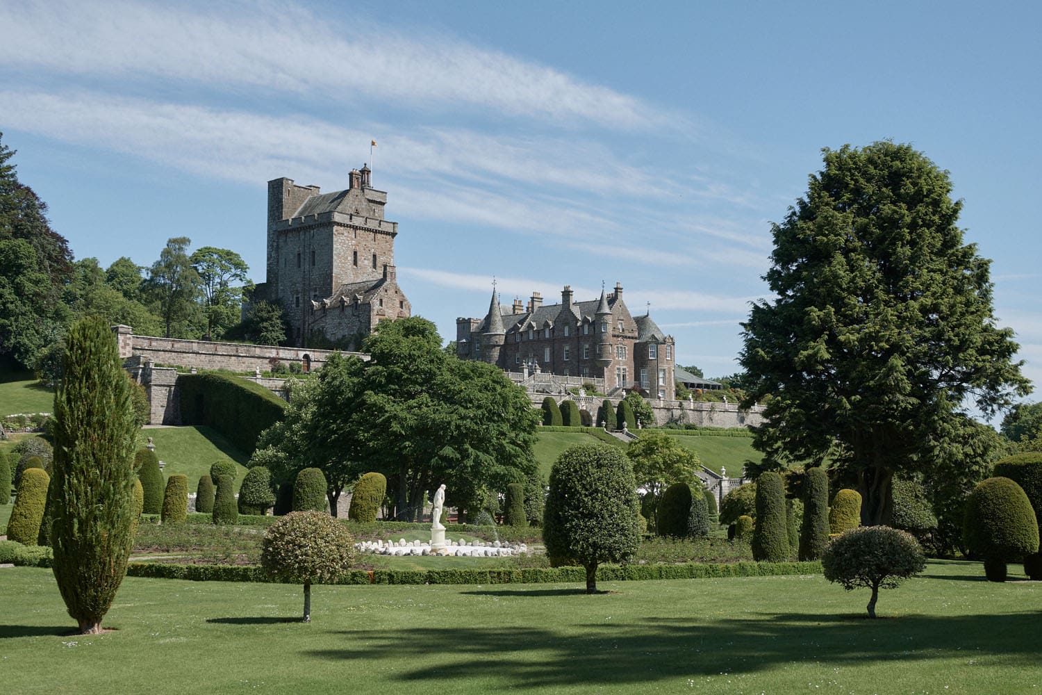 Dior Cruise 2025 Resort Scotland Setting Runway Magazine (4)
