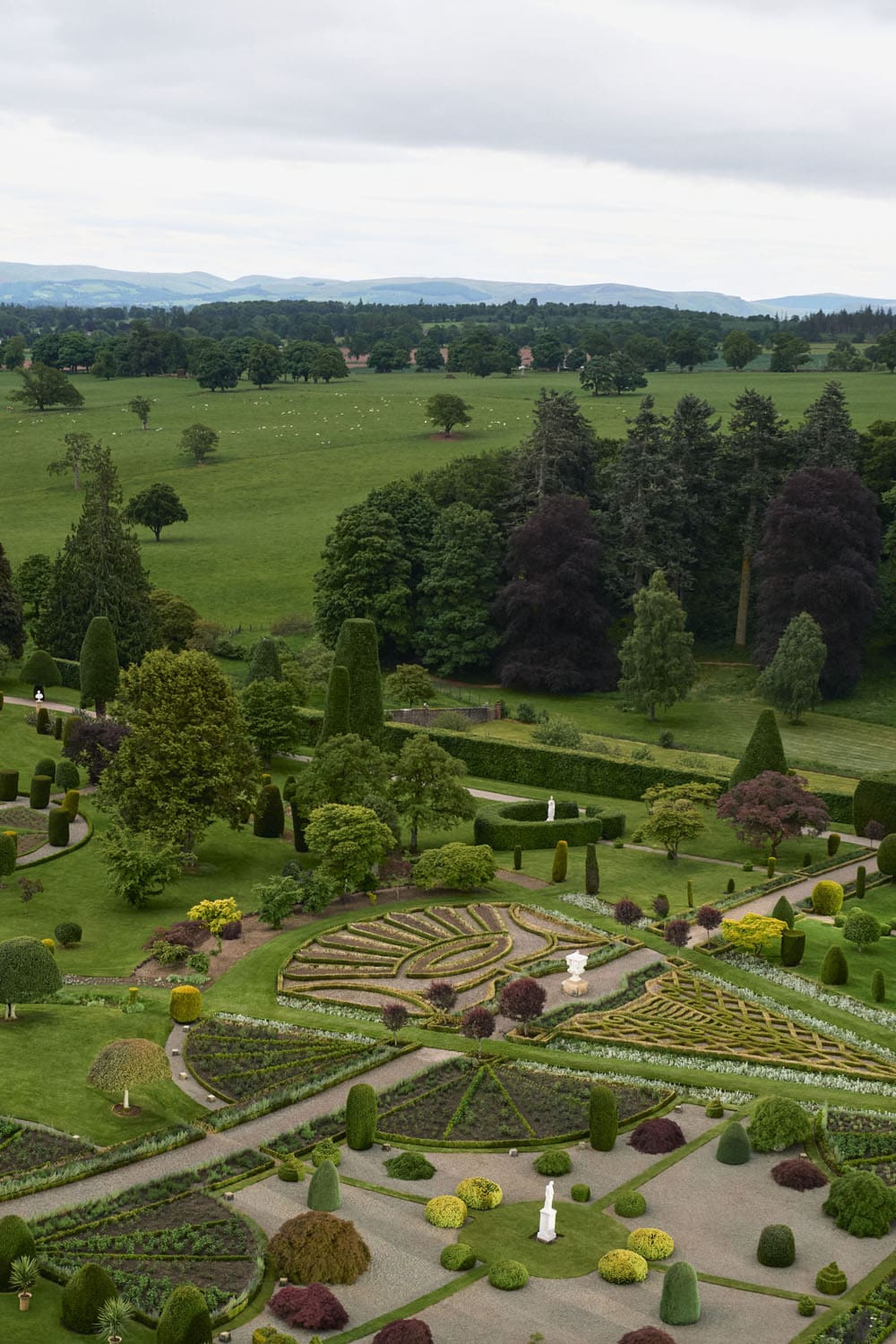Dior Cruise 2025 Resort Scotland Setting Runway Magazine (5)
