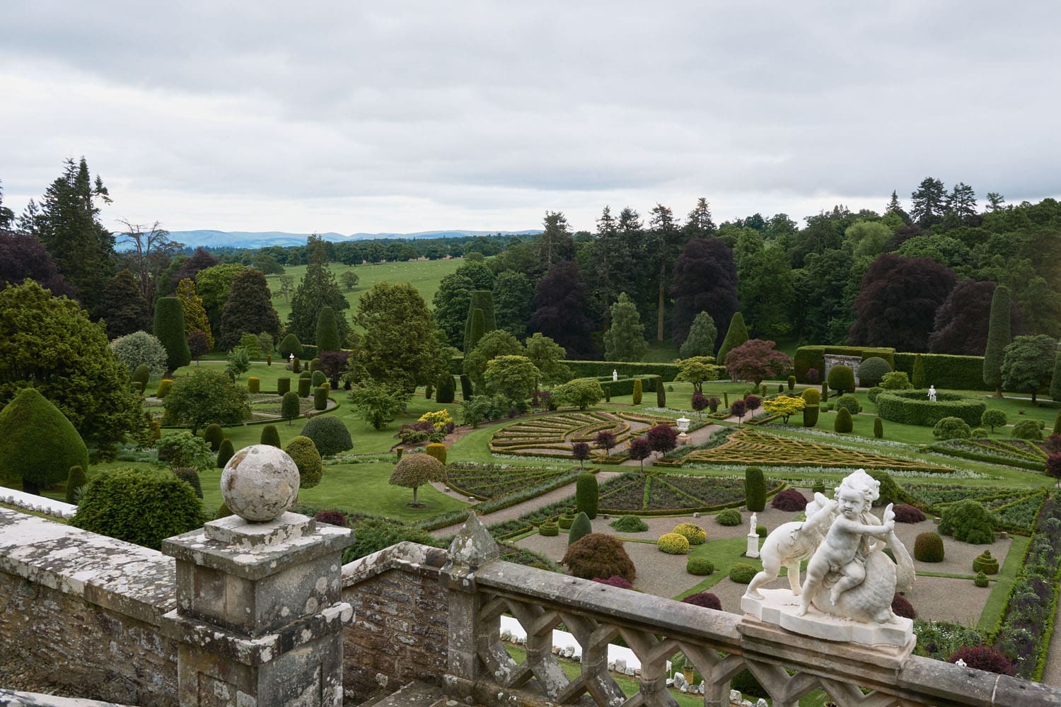 Dior Cruise 2025 Resort Scotland Setting Runway Magazine (8)