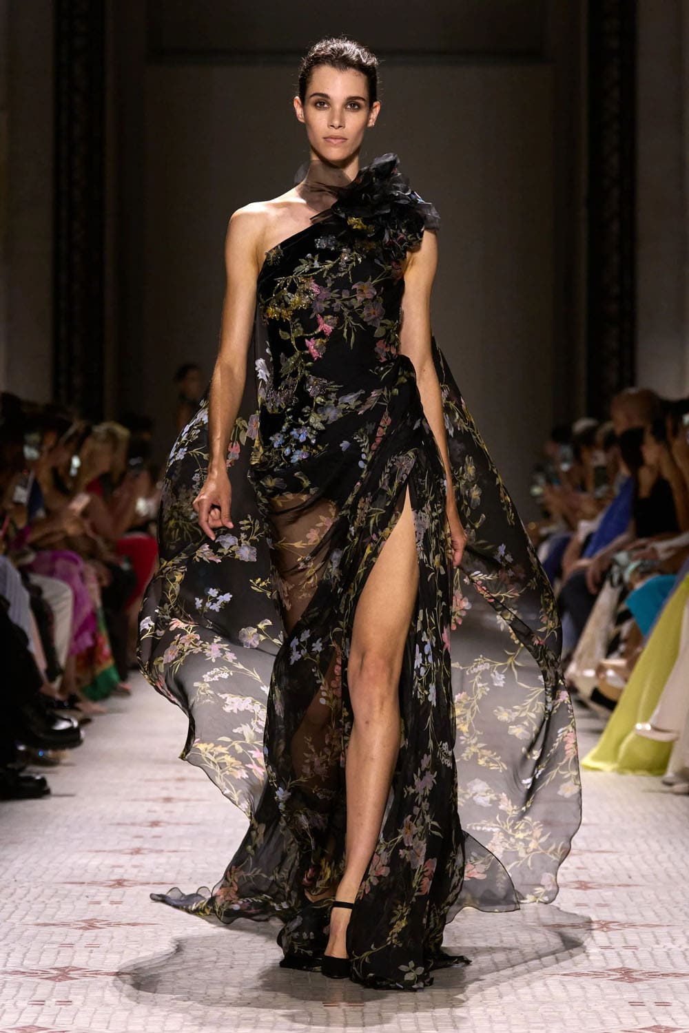 Elie Saab Alta Costura Otoño Invierno 2024 25 Runway Revista (14)