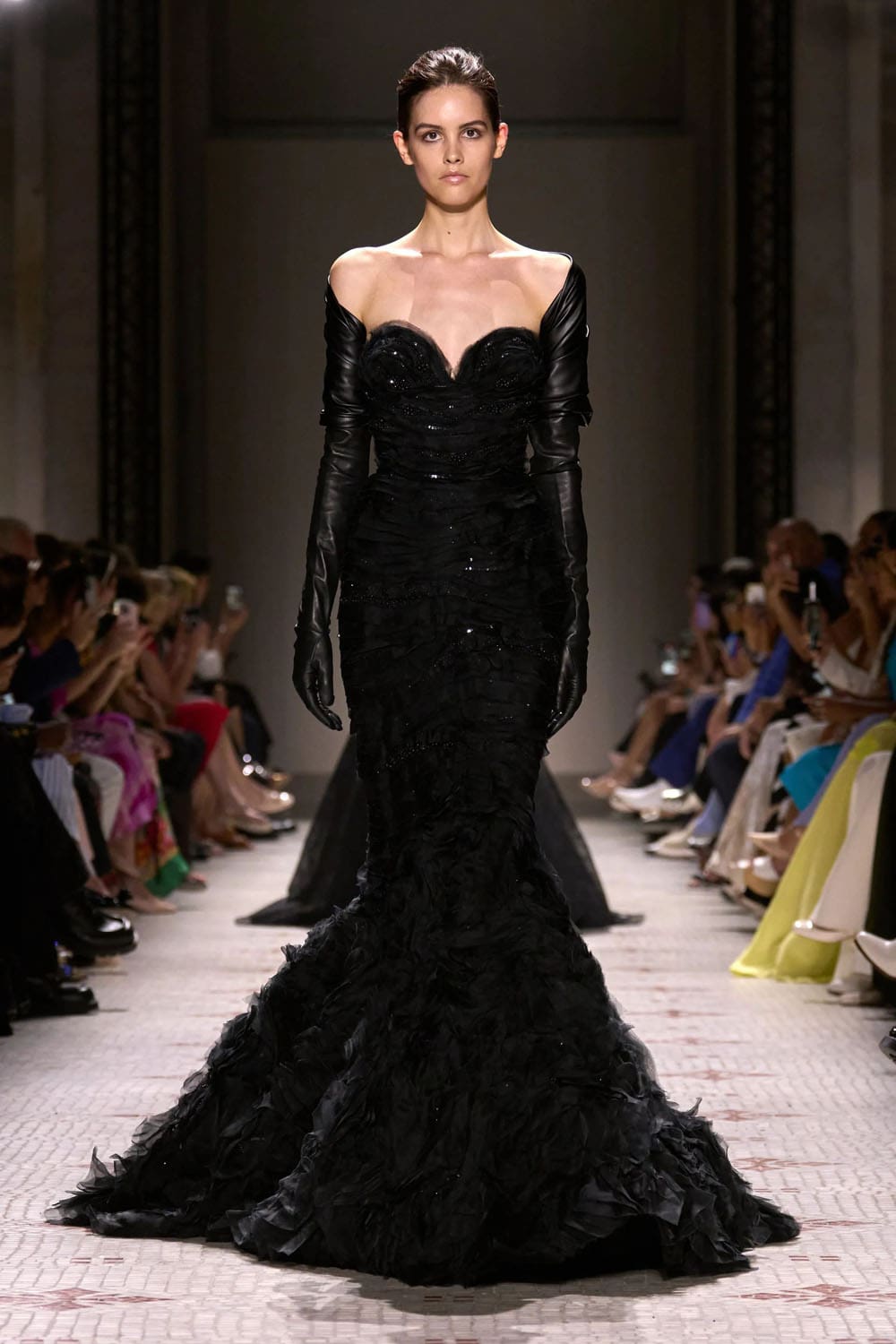 Elie Saab Alta Costura Otoño Invierno 2024 25 Runway Revista (17)