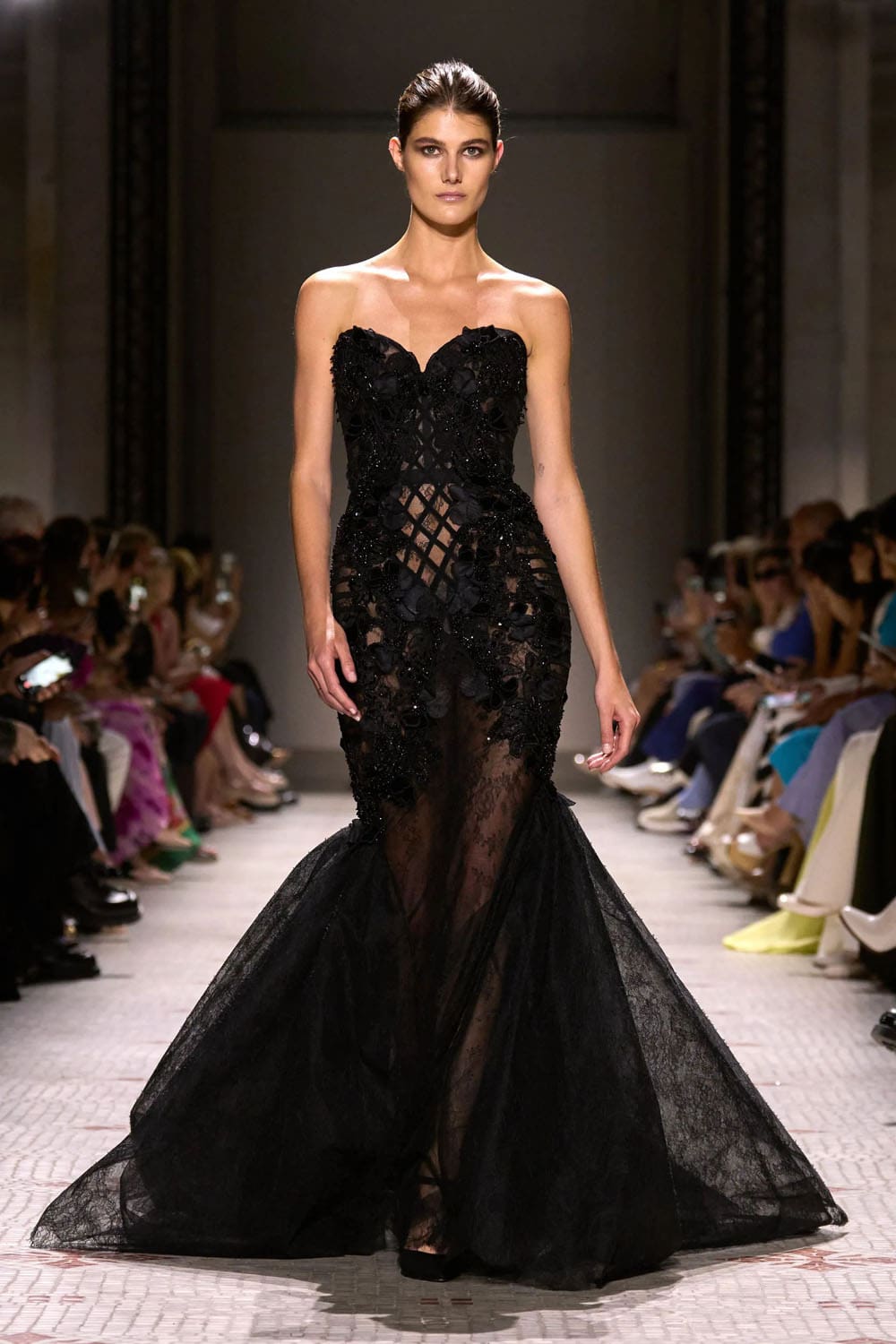 Elie Saab Alta Costura Otoño Invierno 2024 25 Runway Revista (23)