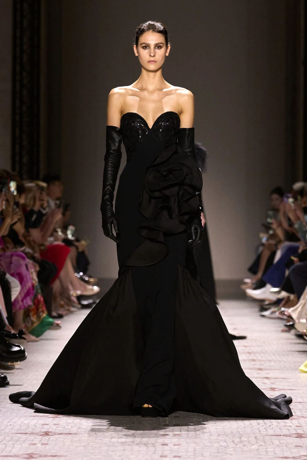 Elie Saab Alta Costura Otoño Invierno 2024 25 Runway Revista (3)