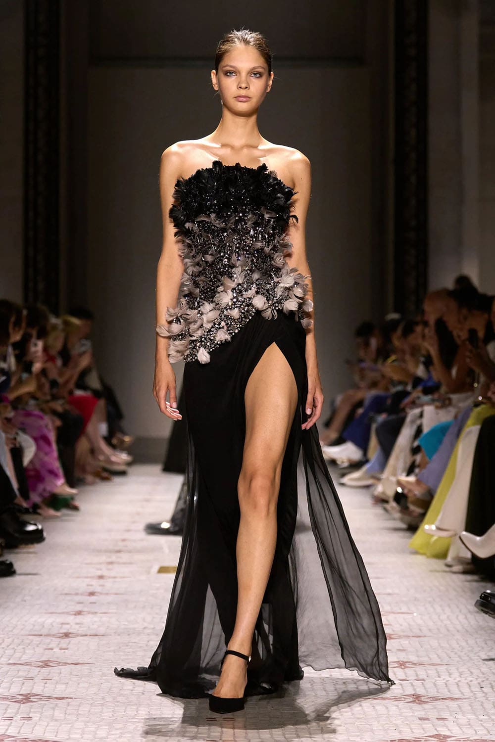 Elie Saab Alta Costura Otoño Invierno 2024 25 Runway Revista (32)