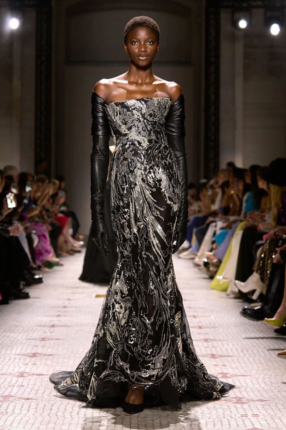 Elie Saab Alta Costura Otoño Invierno 2024 25 Runway Revista (33)