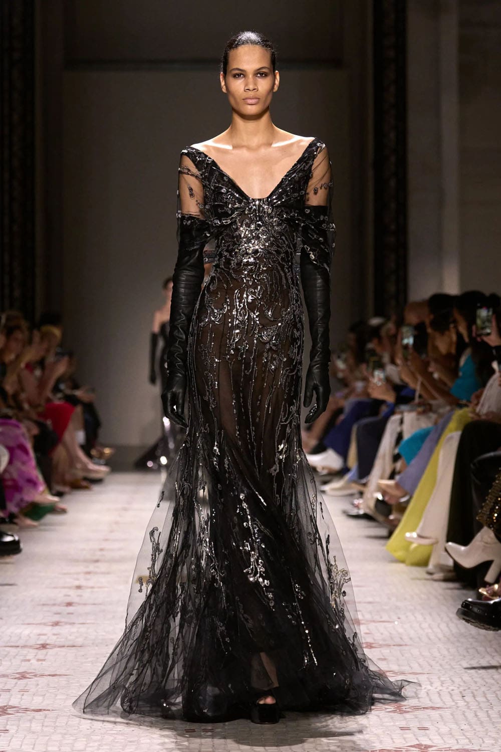 Elie Saab Alta Costura Otoño Invierno 2024 25 Runway Revista (36)