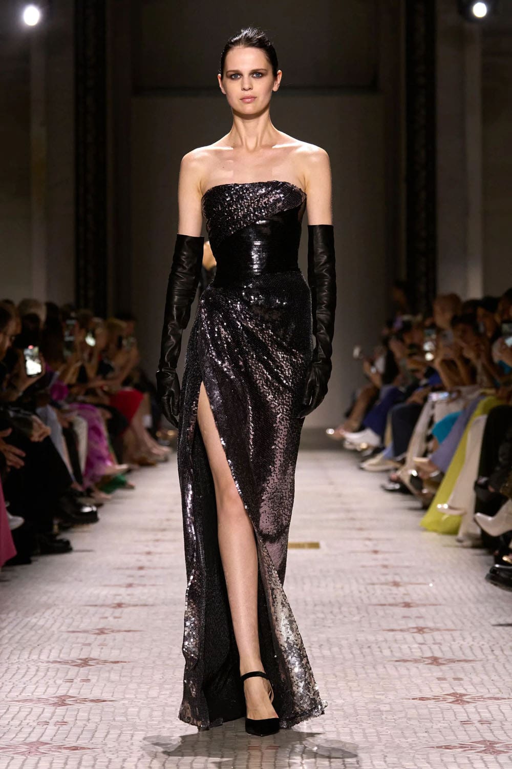 Elie Saab Alta Costura Otoño Invierno 2024 25 Runway Revista (38)
