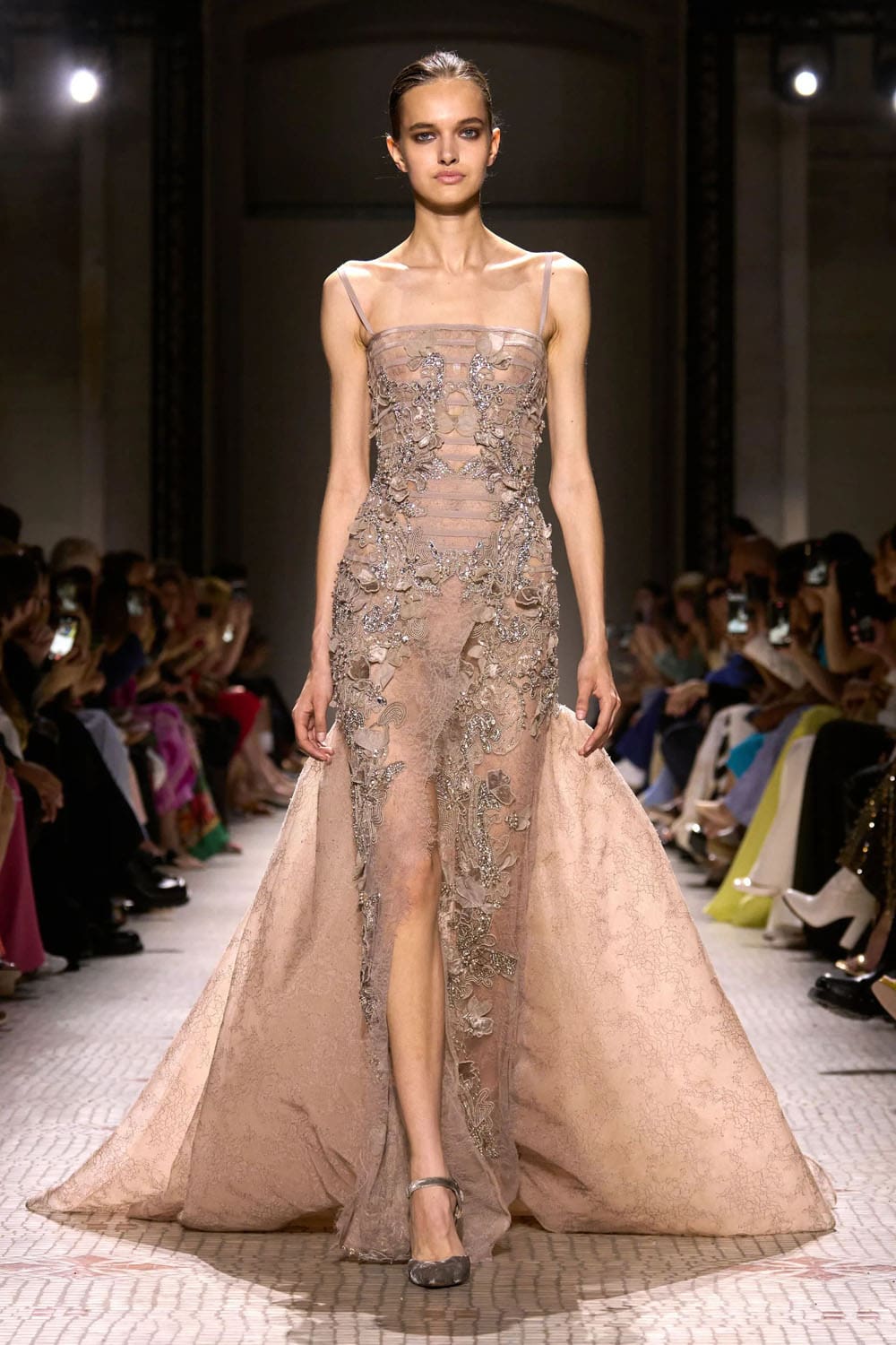 Elie Saab Alta Costura Otoño Invierno 2024 25 Runway Revista (47)
