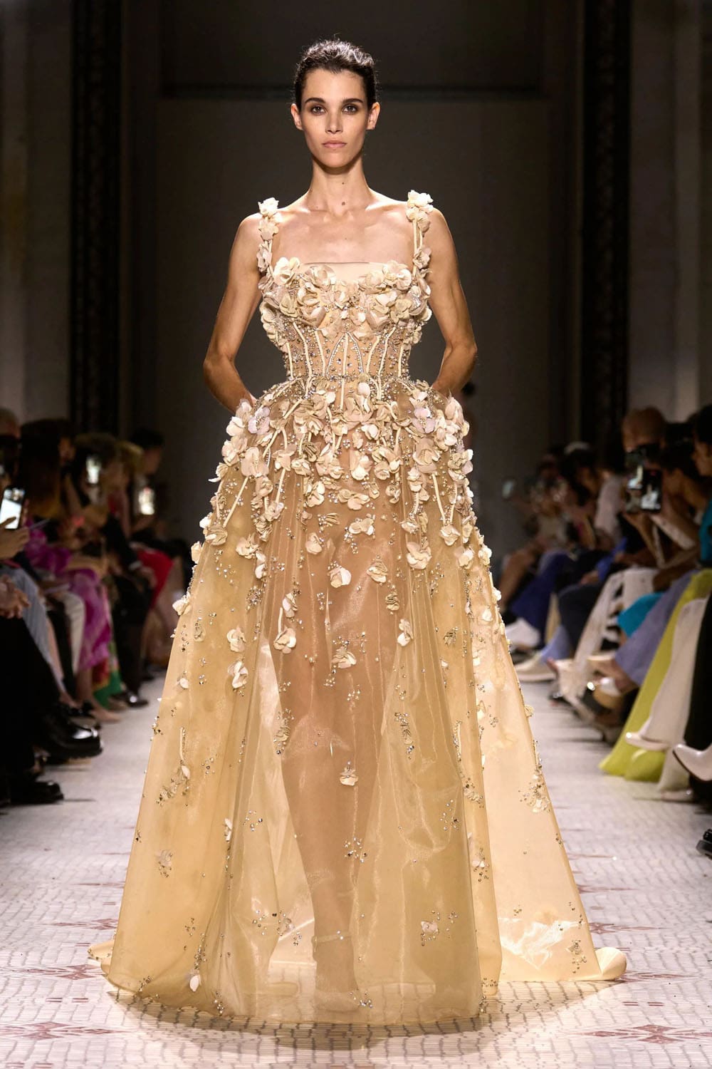 Elie Saab Alta Costura Otoño Invierno 2024 25 Runway Revista (53)