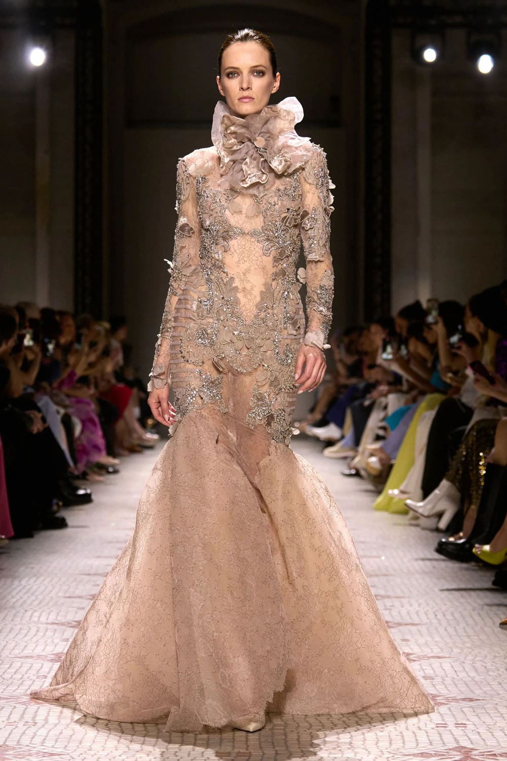 Elie Saab Alta Costura Otoño Invierno 2024 25 Runway Revista (62)