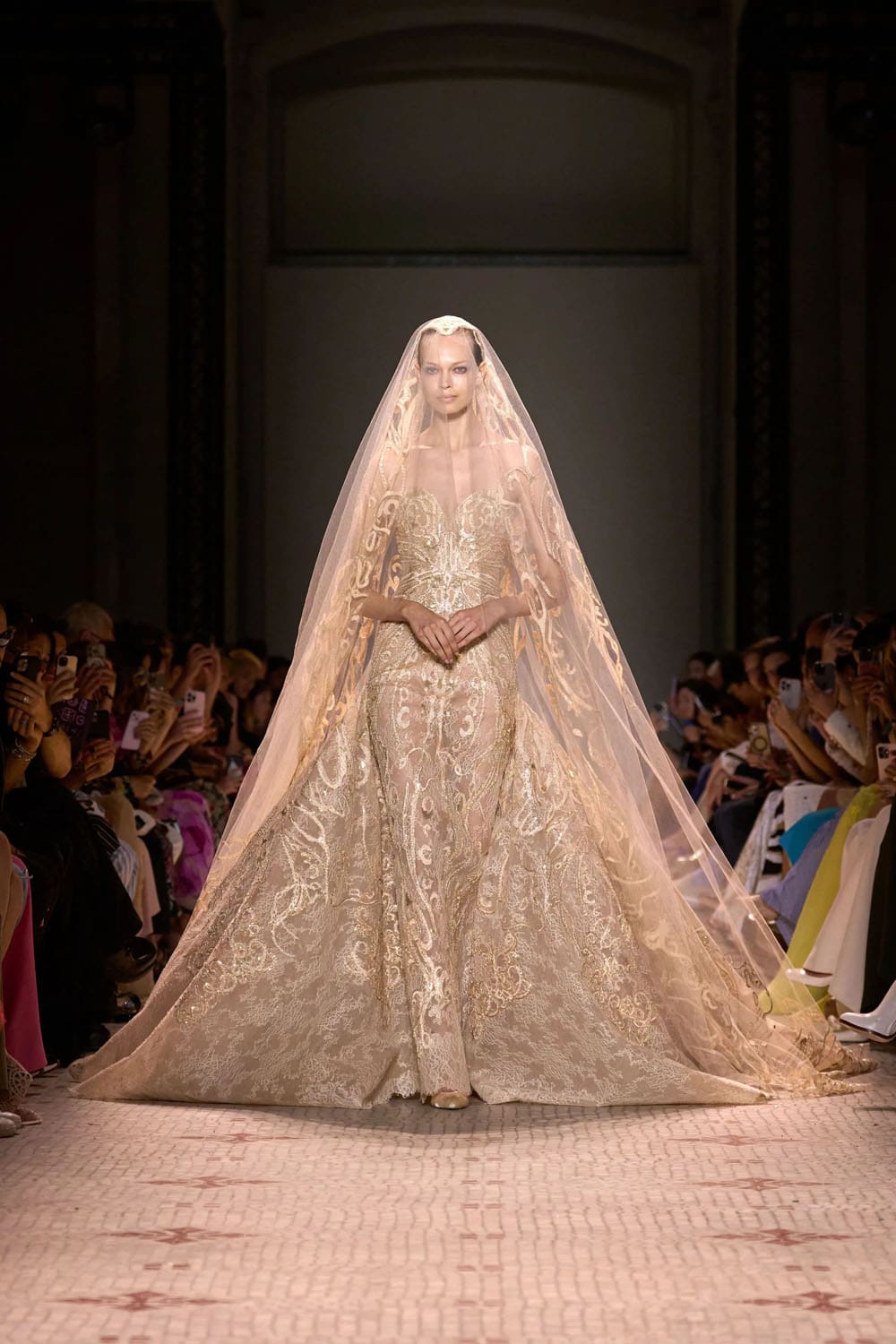 Elie Saab Alta Costura Otoño Invierno 2024 25 Runway Revista (64)