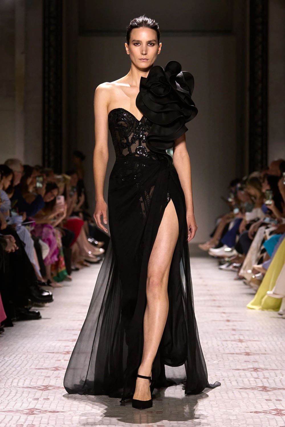 Elie Saab Alta Costura Otoño Invierno 2024 25 Runway Revista (8)