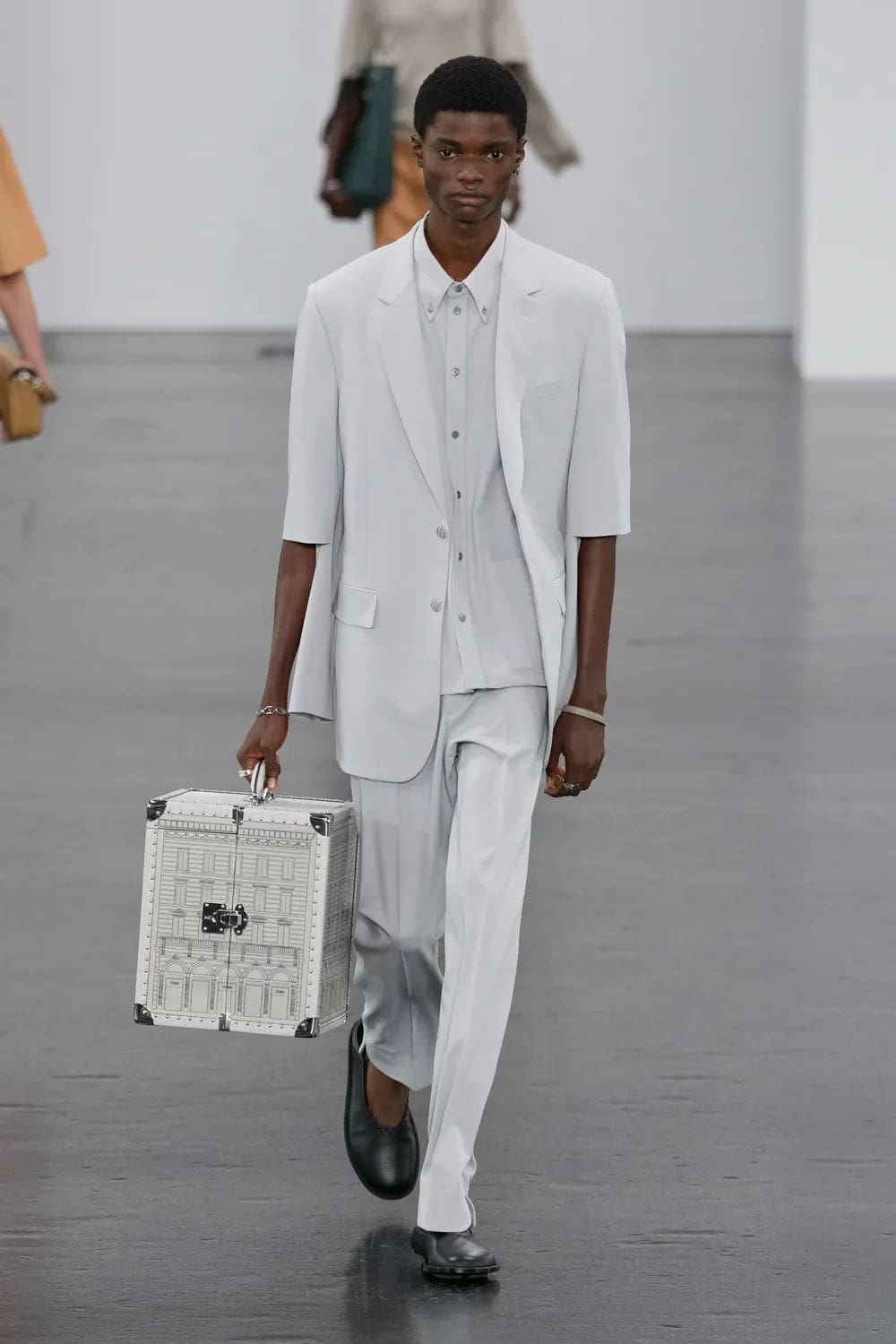 Fendi Moda masculina Primavera Verano 2025 Runway Revista (45)