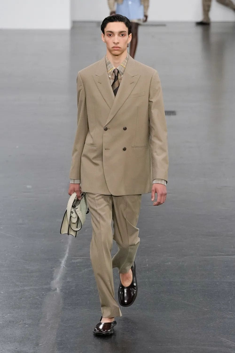 Fendi Moda masculina Primavera Verano 2025 Runway Revista (5)