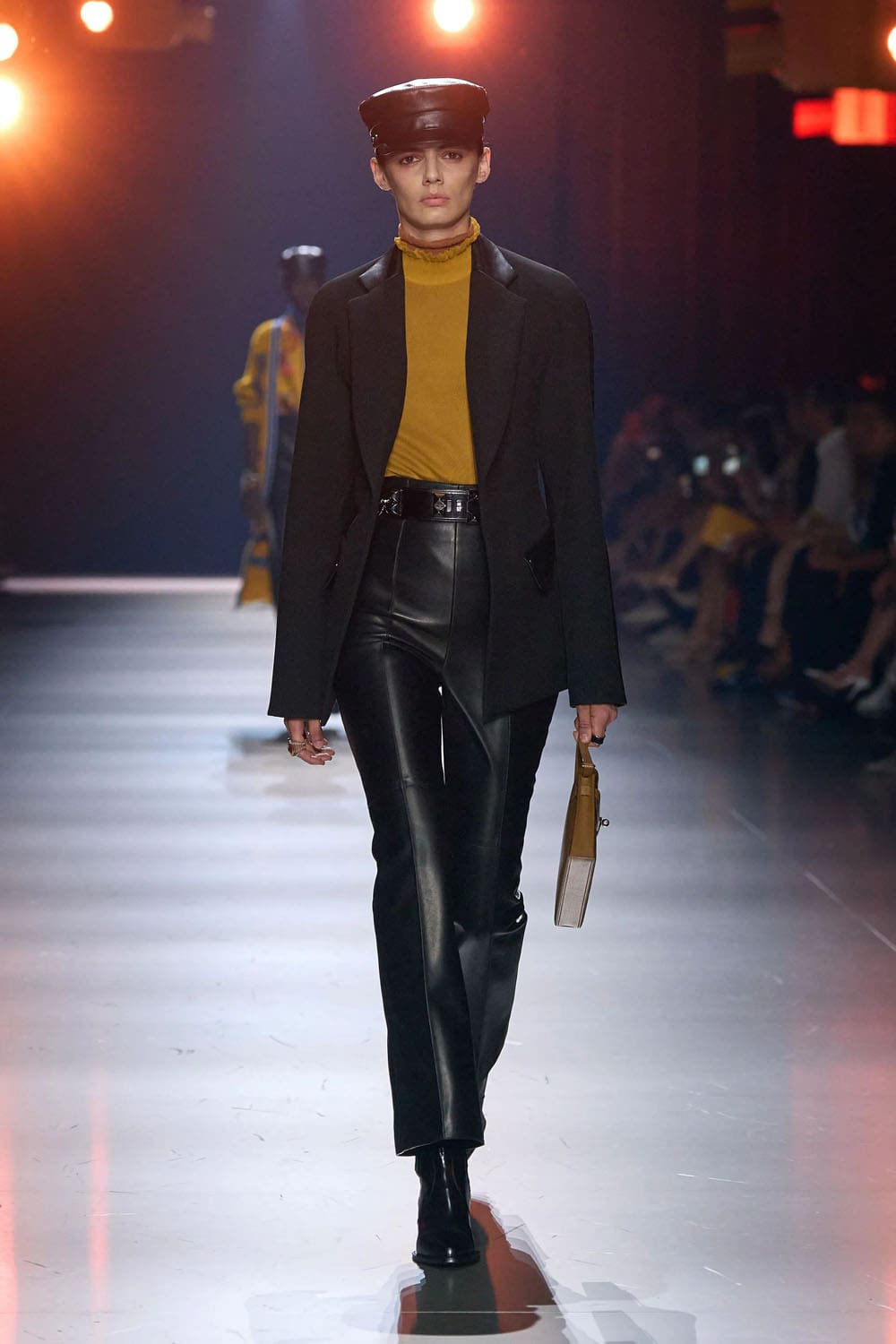 爱马仕 FW24 纽约 RUNWAY 杂志 (4)