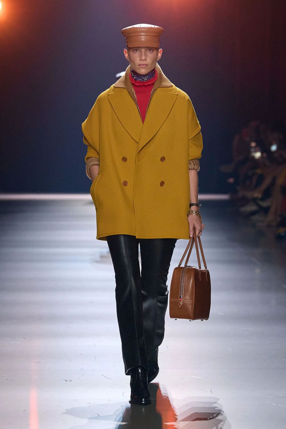 爱马仕 FW24 纽约 RUNWAY 杂志 (6)