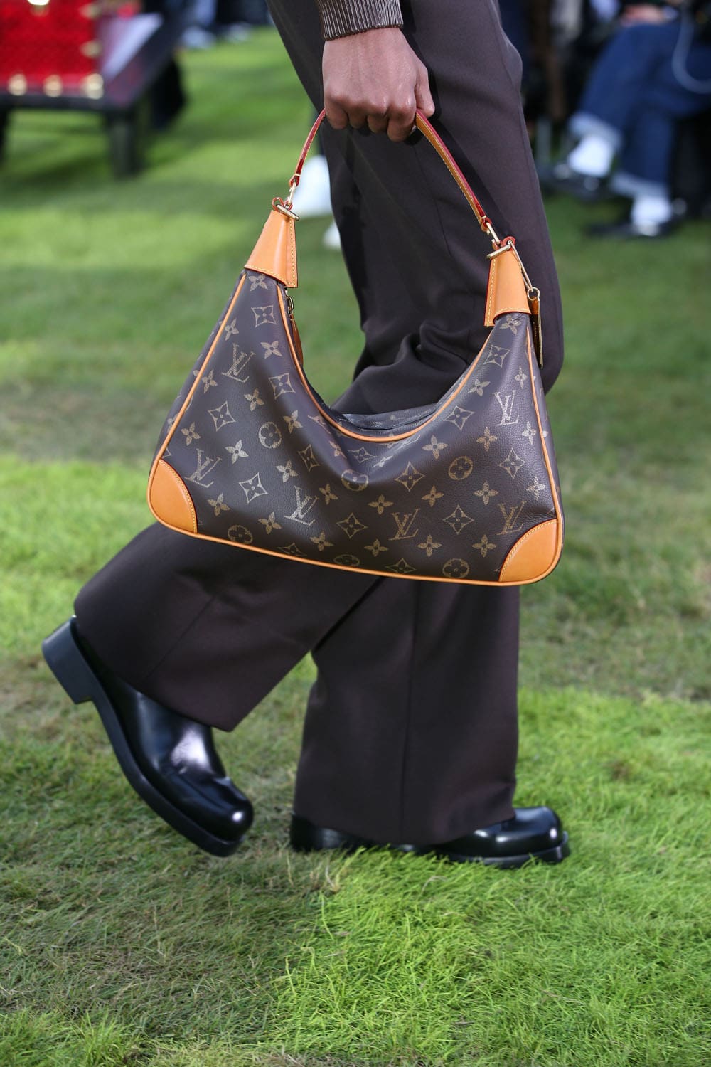 LOUIS VUITTON Backstage, Close Up, Bags Men Spring Summer 2025 Runway Magazine (16)