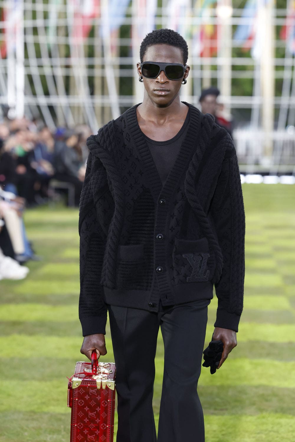 LOUIS VUITTON Backstage, Close Up, Bags Men Spring Summer 2025 Runway Magazine (21)