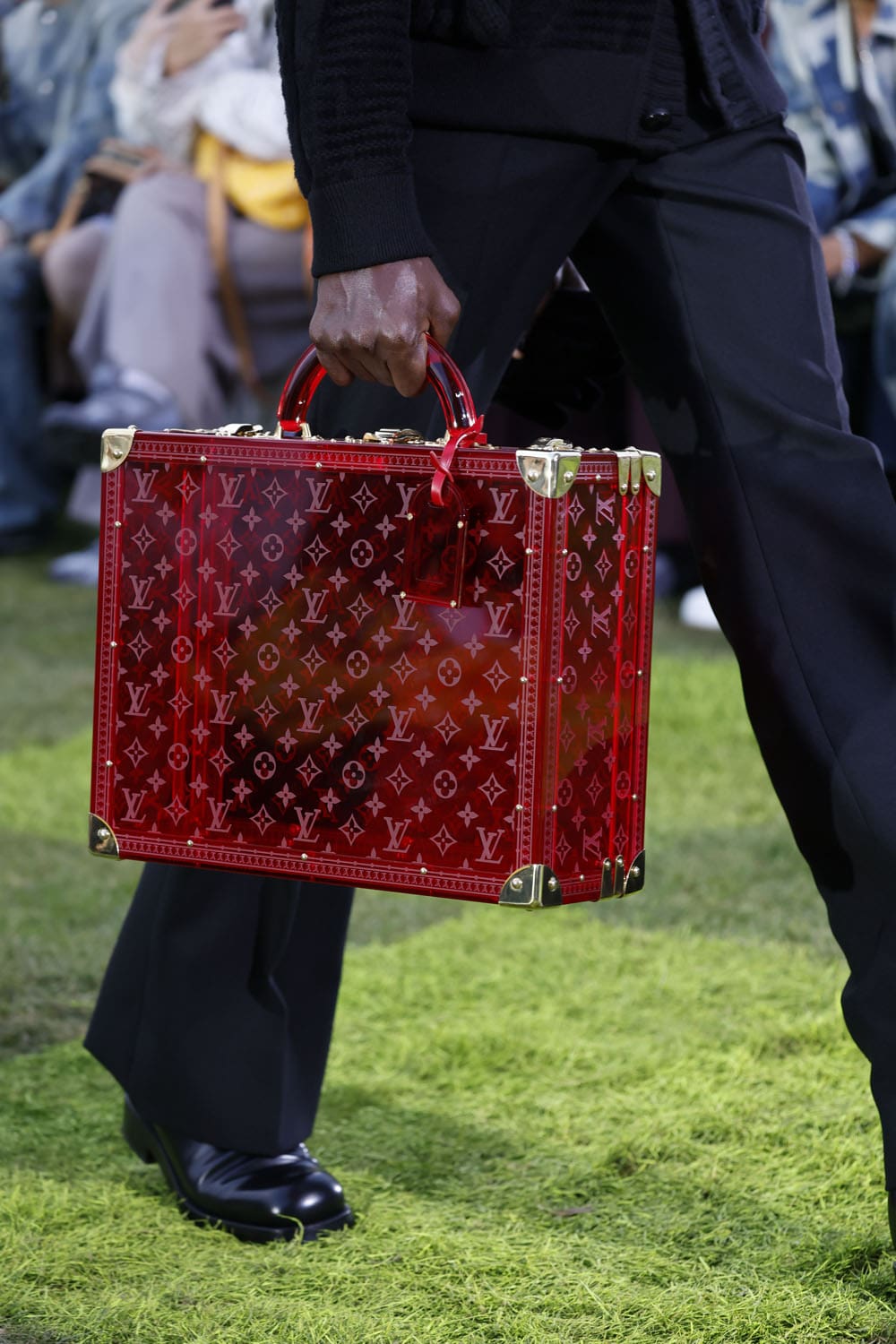 LOUIS VUITTON Backstage, Close Up, Bags Men Spring Summer 2025 Runway Magazine (27)