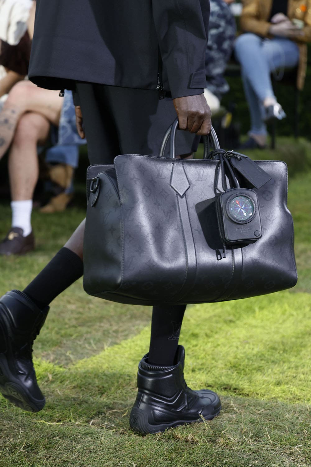 LOUIS VUITTON Backstage, Close Up, Bags Men Spring Summer 2025 Runway Magazine (28)