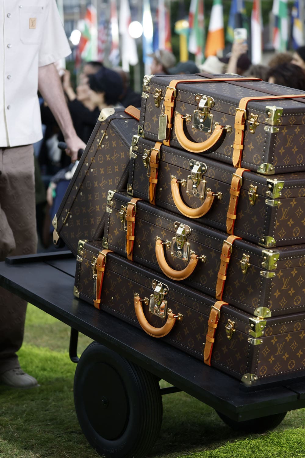 LOUIS VUITTON Backstage, Close Up, Bags Men Spring Summer 2025 Runway Magazine (29)